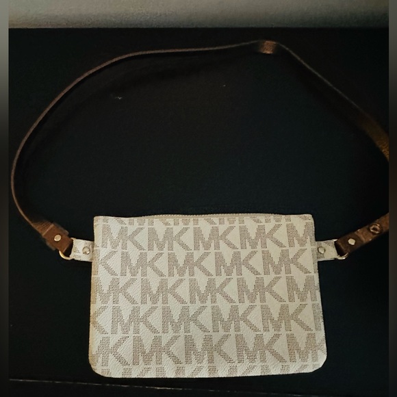 Michael Kors White Belt bag - Picture 3 of 3